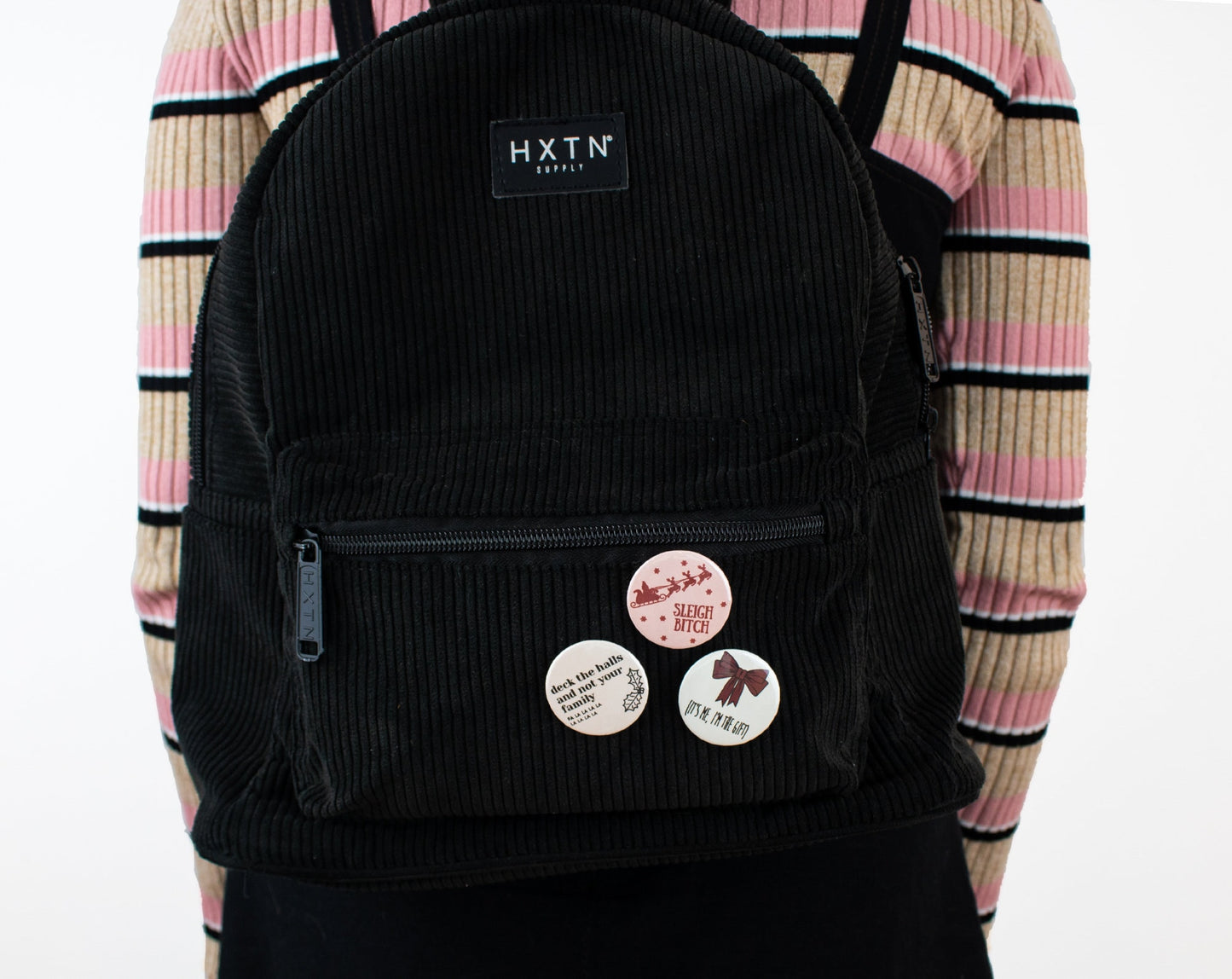 It's Me - I'm the Gift! Funny Christmas Badge | Stocking Stuffers | Festive Pins