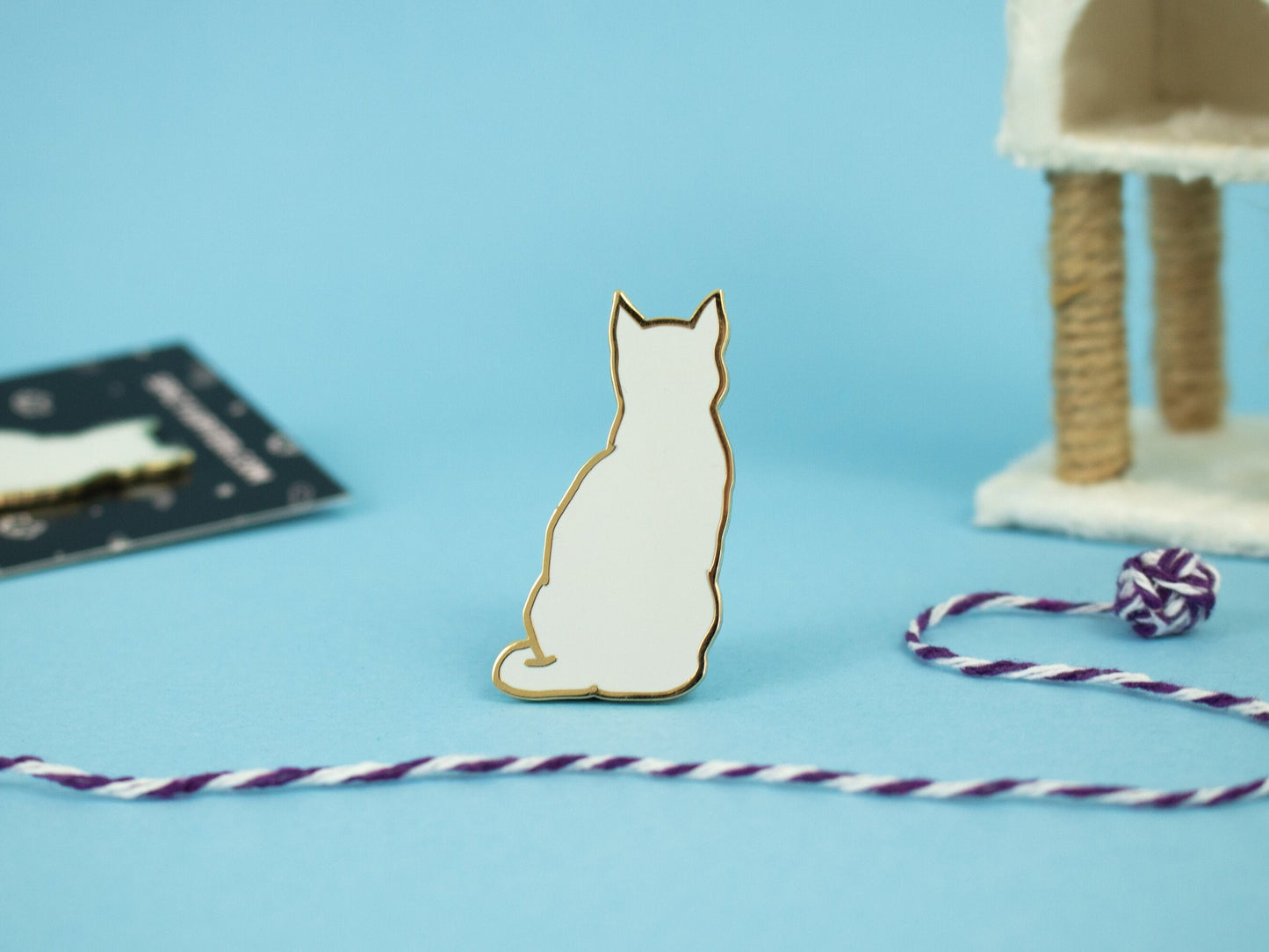 Charming White Cat Enamel Pin | Ideal Kitty Lover's Gift