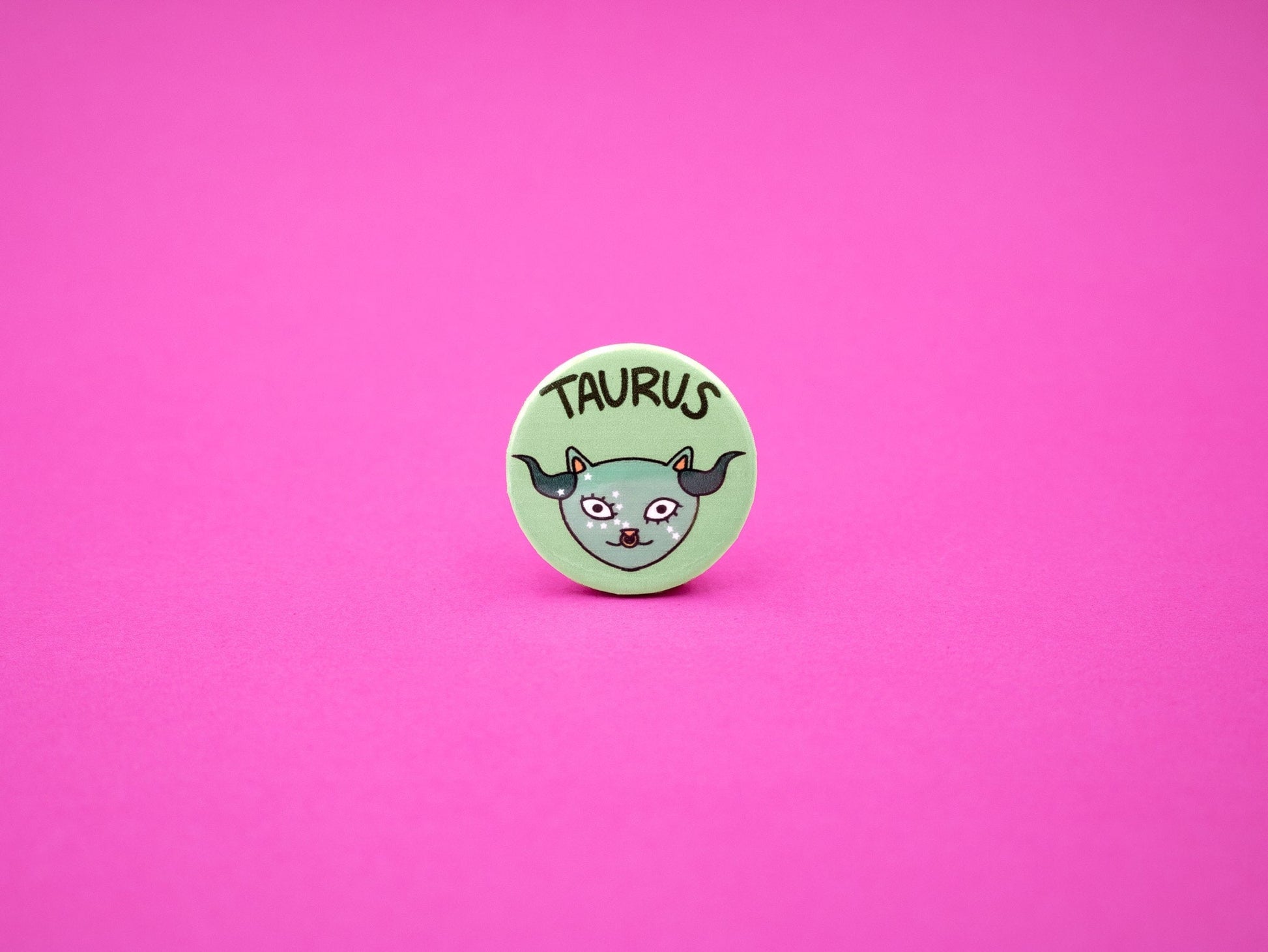 taurus cat badge in green with the text &#39;taurus&#39;